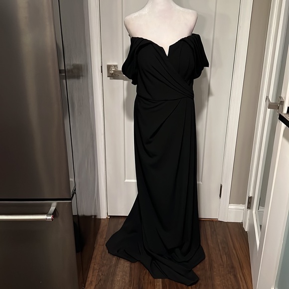 RENE RUIZ COLLECTION Off The Shoulder Crepe Column Gown 16 - Picture 3 of 6